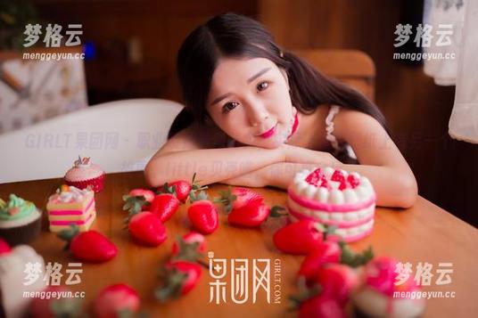 GIRLT果团网 - 职业装照看似踏实，实际上却在壁纸上有另一个故事。little贝壳喵，你可真会玩。