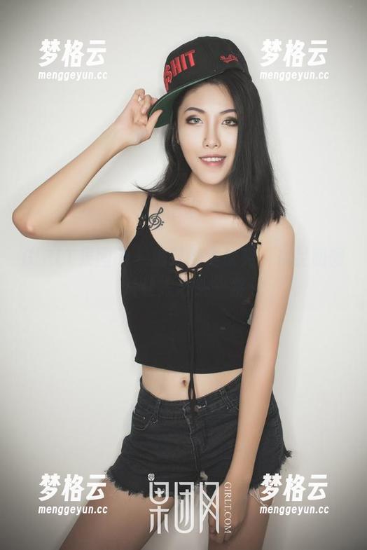 GIRLT果团网 - 细致的黄歆苑，裸足和图片让人心头一紧