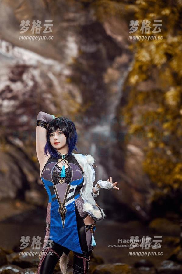 Hachi小芭 “蒂法”写真中的Hachi小芭,像极了攀登悬崖的勇者,图集里好像藏着勇气和迷茫的交汇。