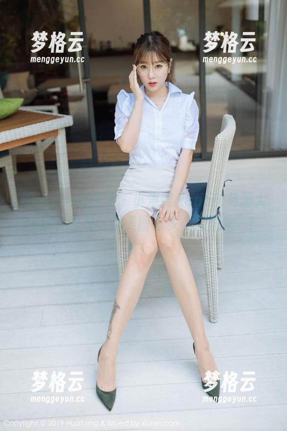 HuaYang花漾 - 小海臀Rena的制服大比拼，看看这张美图有多“无圣光”！