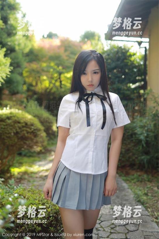 MFStar模范学院 - 最新！徐微微mia的“裸足”作品，为什么会让我想起小时候那双拖鞋呢？