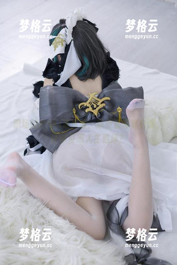 职场的PAKI草莓酱：职业装写真合集，让你反思人生选择？