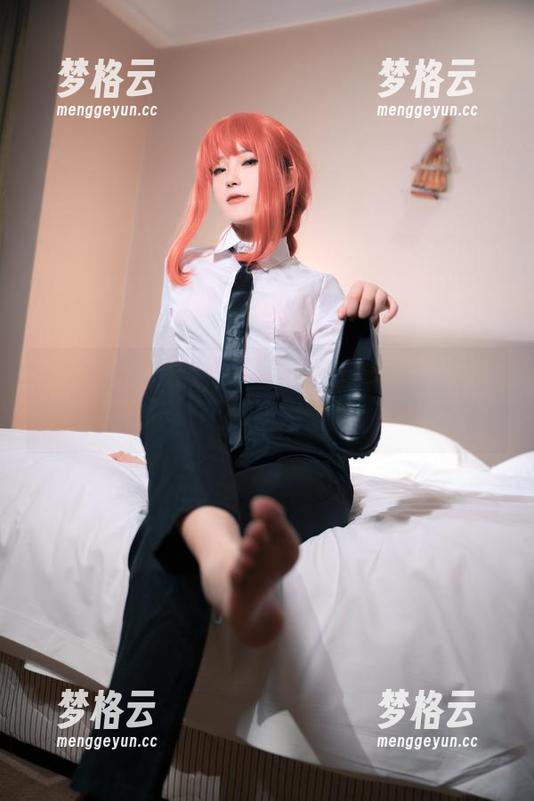 Quan冉有点饿，今天的盘子里有《NIKKE胜利女神爱丽丝》的套图，慢慢品味