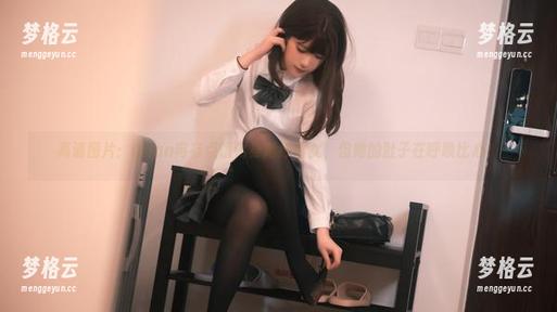 高清图片：Quan冉有点饿化身婚纱仙女，但她的肚子在呼唤比心！