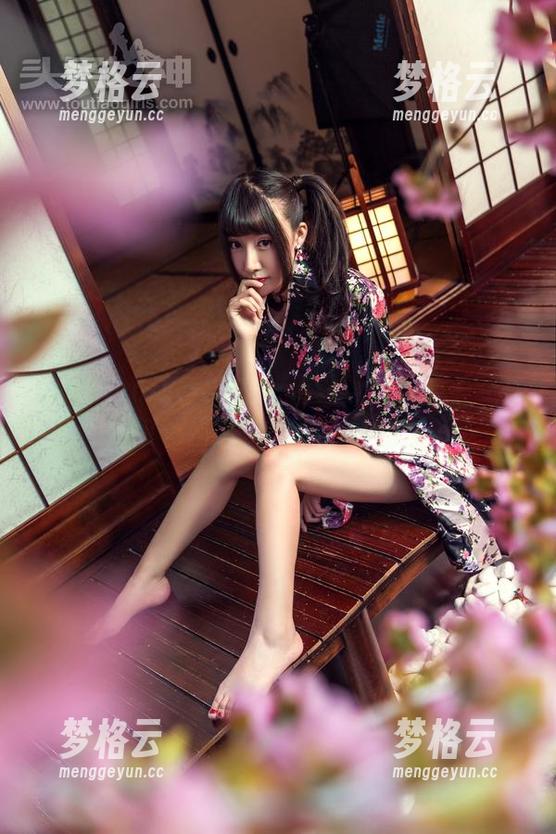 TouTiao头条女神 - 偶遇梁芮溪的美足作品，图包希望能多几张，让我停不下来