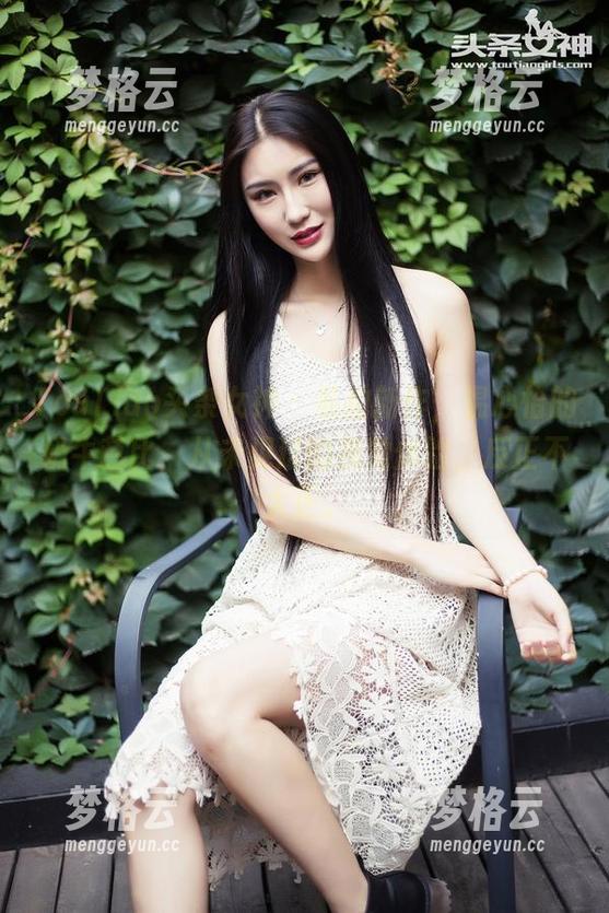 TouTiao头条女神 - 私拍新作，温心怡的奶牛芭比，从未见过的视觉体验，反正不太正。
