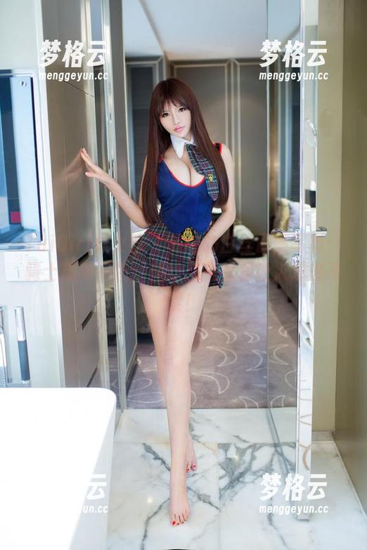 TuiGirl推女郎 - 易阳的白丝最新写真：骑士精神不断，但丝袜失足却让人忍俊不禁！