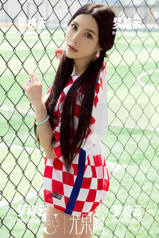 UGirls尤果网 - 闲逛的艾霓莎，给你带来了免费的户外作品，看得我目不转睛。