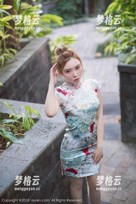 Xiuren秀人网 - 黑色专属：MOON嘉依的私拍合集，光影交错间的迷藏。