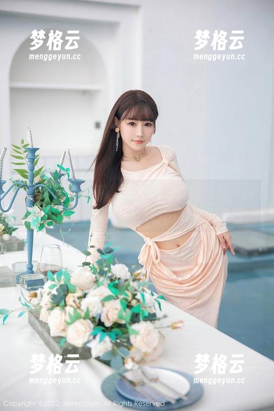 Xiuren秀人网 - 忽然想起那些定制，制服照里的孟狐狸FoxYini表情真丰富