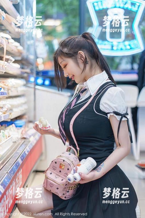 Xiuren秀人网 - 在线答疑：顾欣怡女仆美图，不小心多了手里的饮料，哇，这太真实了吧！
