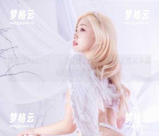 请欣赏Yebin(전예빈)的野餐风景，高画质图片中藏着细微的默契哦！