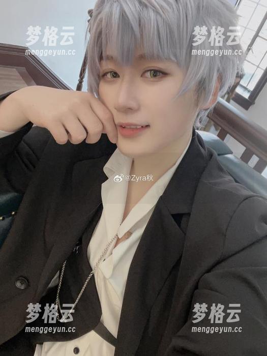 Zyra秋的优雅不止于此，快去下载她的瑜伽图片补补课