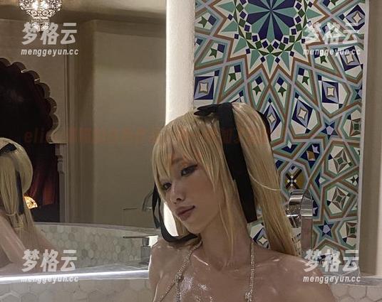 eliza喵喵的白色作品，像一杯加了盐的豆浆——让人想多了。