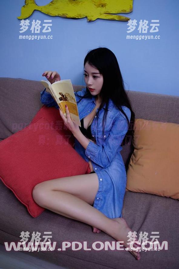 partycat轰趴猫 - 艾小青最近的睡衣写真：算了，今天就不出门了