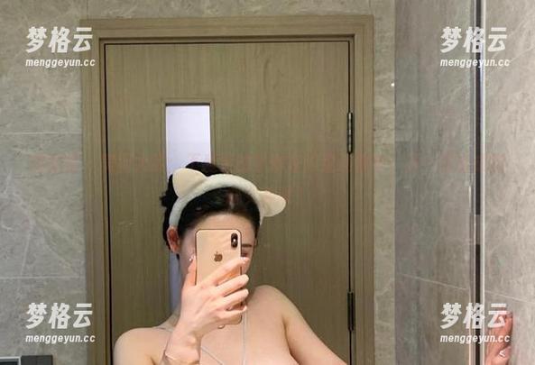 微密圈 - 美图大赏：不爱笑的赛琳在豹纹连体中，万一变身成森林女神呢？