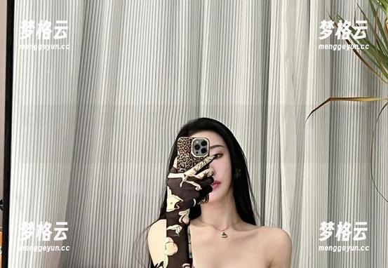 微密圈 - 黑丝连体，不说了，高清里全是细节啊，不爱笑的赛琳你可真会挑！