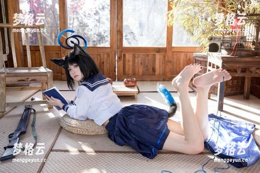 看，这款九柒喵的制服合集，完美壁纸呢。