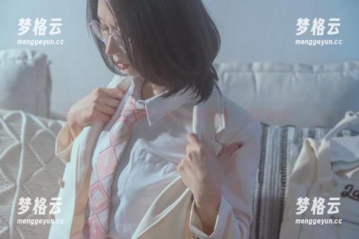 云溪溪奶桃的私拍：看黄昏变魔术，别眨眼哦！