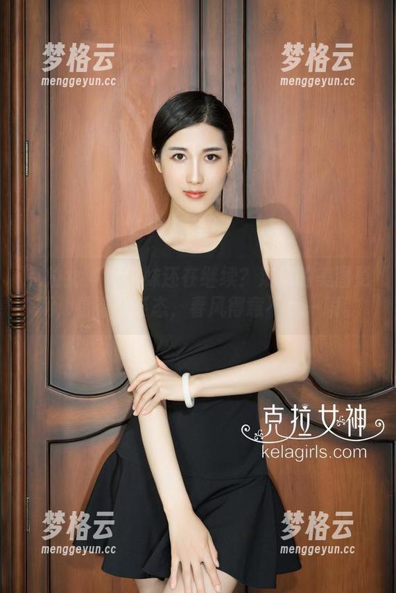 克拉女神 - 学妹还在继续？汤怡的美图更新，看看这姿态，春风得意不止一瞬。