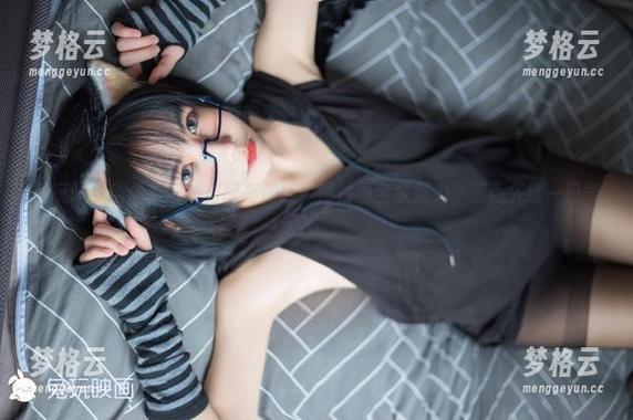兔玩映画给你：网袜搭配高跟鞋，图片里全是魅力，等我先缓一口气…