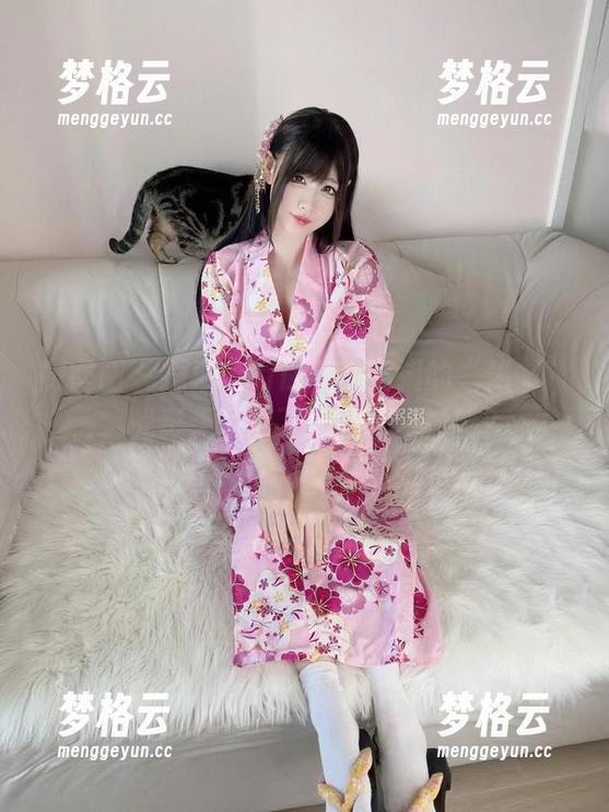 微密圈 - 探索十万口草莓粥粥的“秘书”，光影无圣光下别有一番妖娆？