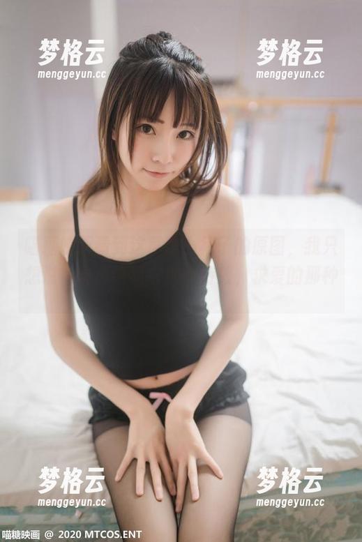 喵糖映画看到这草莓小裙子的原图，我只想说，真应该给它加个特效，求爱的那种。