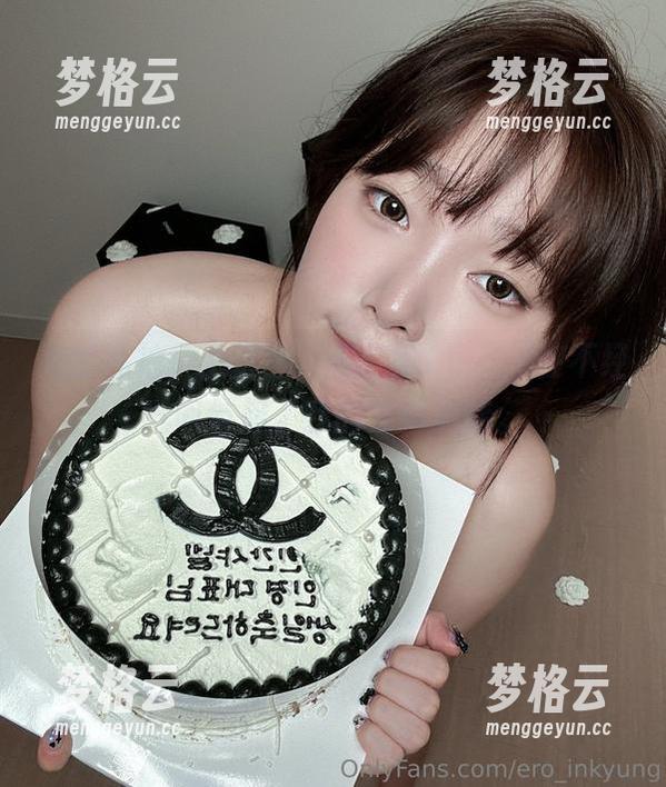 她的私拍护士形象，姜仁卿(강인경)在不经意间勾起了我的某些思绪。