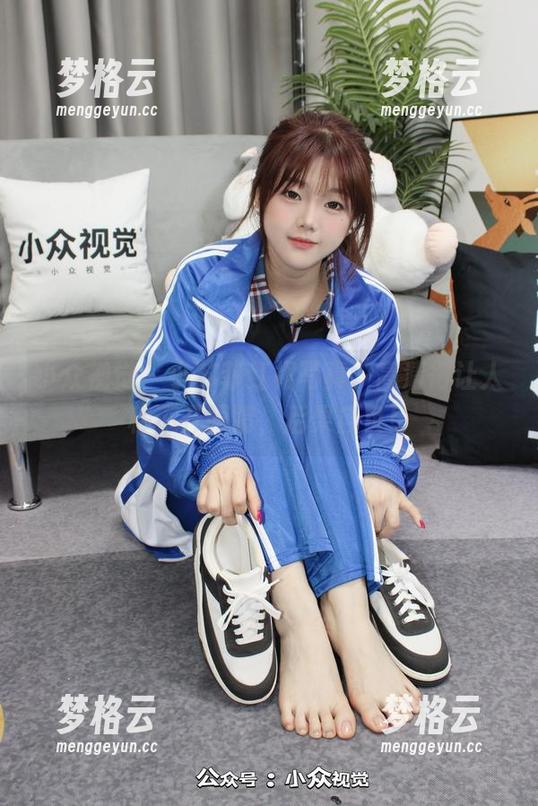 小众视觉 - 小苏菲红裙写真，高清得让人移不开眼睛，后果自负！