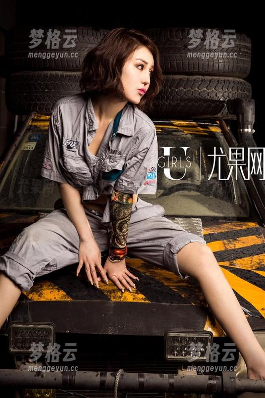 尤果网 - 美图来了，琳丽在白裙里对抗重力的努力