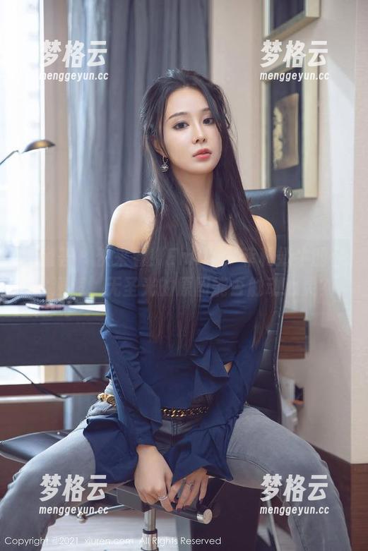 尤蜜荟 - 快来看！Emily尹菲和奶牛的日常邂逅，无圣光的原图能否触动心灵？