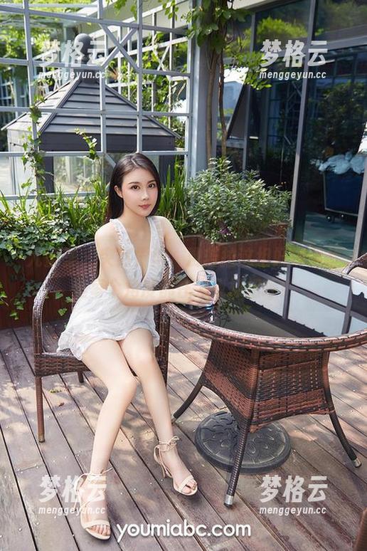 尤蜜荟 - 突然觉得，费若拉这组妩媚照片里每个角度都在为我打招呼！
