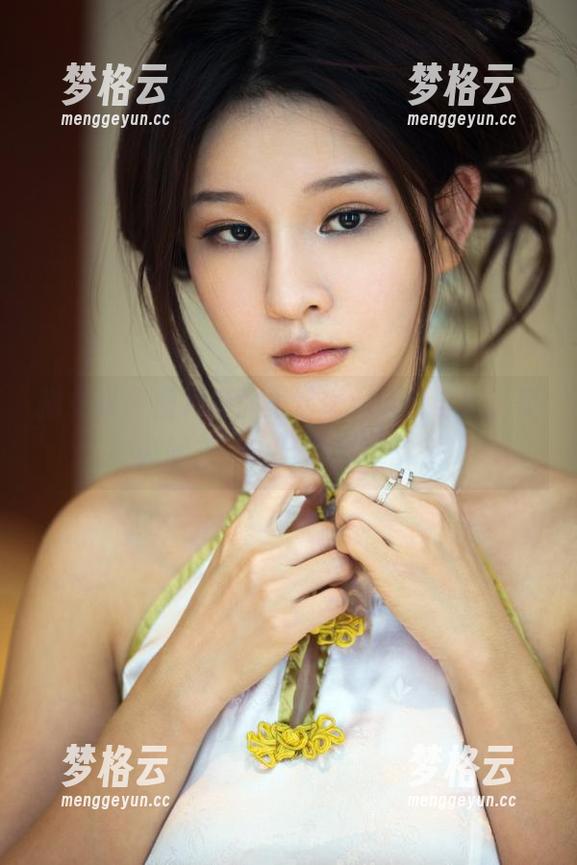 推女郎 - 图片中的王馨瑶：天台与我，那种微妙关系，只能自己体会。