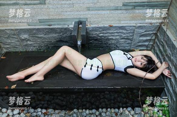推女郎 - 赵纹清的“白色”私拍系列，我怎么觉得其实是个白色的迷宫？每张套图都让我想找出路。