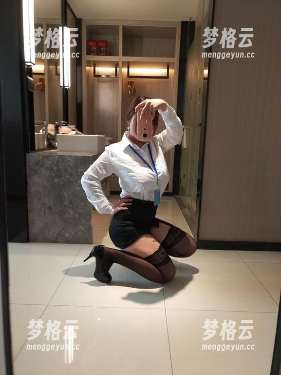 制服不过是个形式，无颜小天使wy的图片让我思绪万千，分享给我自己也行