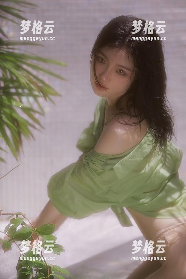 这职业装够了，你值得有更好的！桃良阿宅最新写真小众风