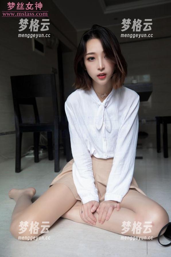 梦丝女神 - 闲聊也能舞动——晓晓的日常写真合集让人扑捉不到