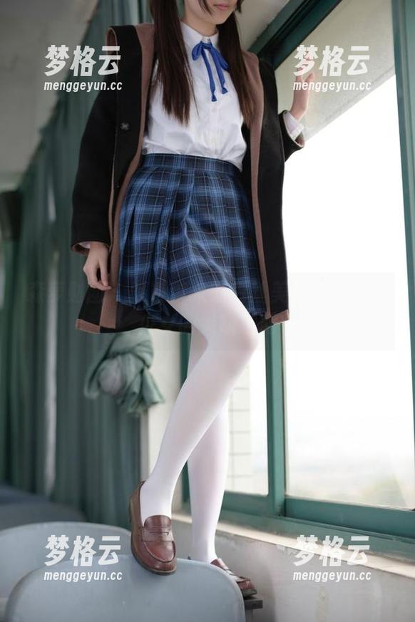 森萝财团 - 吸吸带来的白丝美图：小清新少女的灵动瞬间