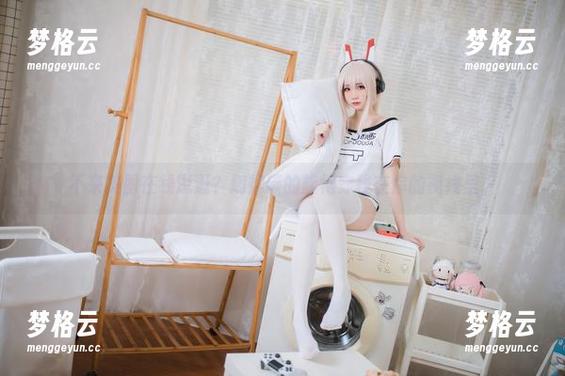不来美图在线逛逛？焖焖碳的旗袍穿梭在你的视线里。