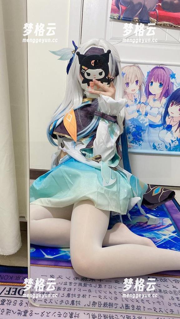 看白栎Shirly的写真作品“桔梗”，这花儿倒舒服，但摄影师很显然没喝咖啡。