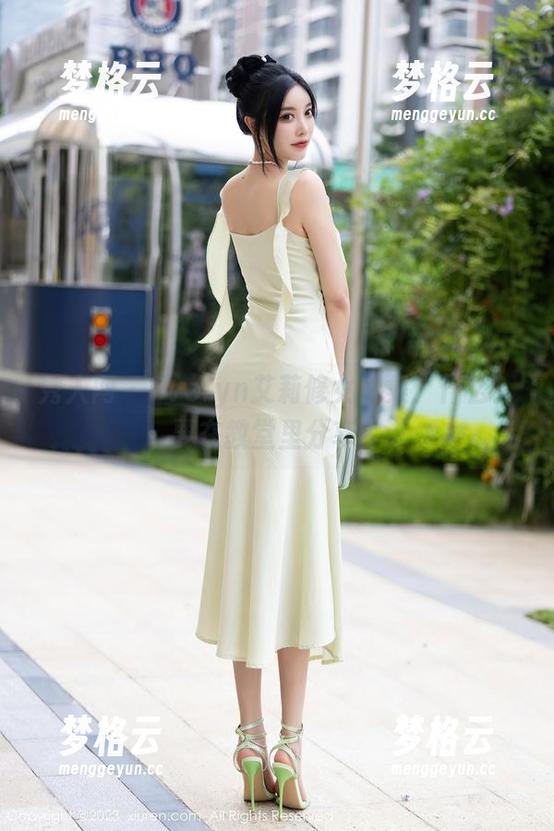 秀人网 - Evelyn艾莉修女合集：什么？要在教堂里分享？