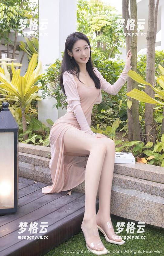 秀人网 - 南乔的“死库水”写真，一路游泳到你的心底去？