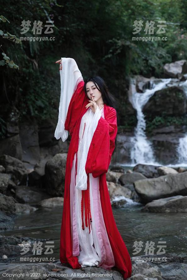 秀人网 - 温妮对少女的诠释：无圣光，无伪装，美到无法忽视。