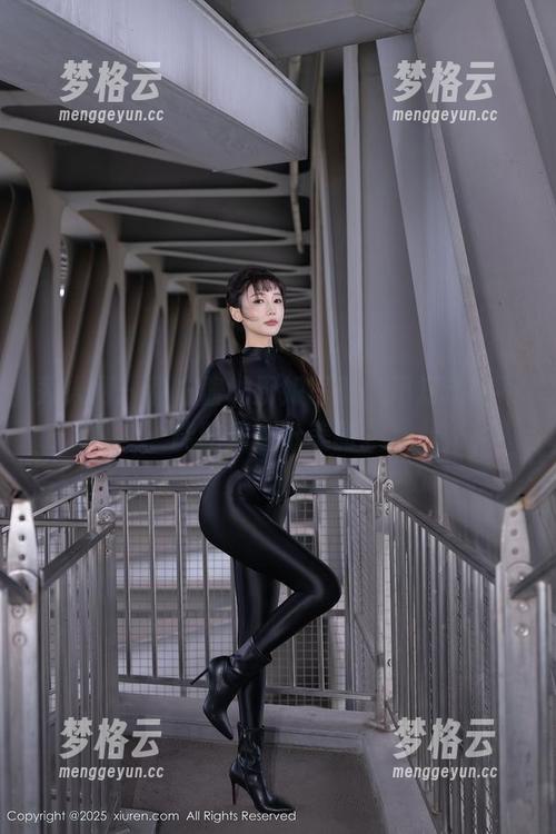 秀人网 - 甜白酱的厨娘写真，不知道能不能吃掉这份美丽。