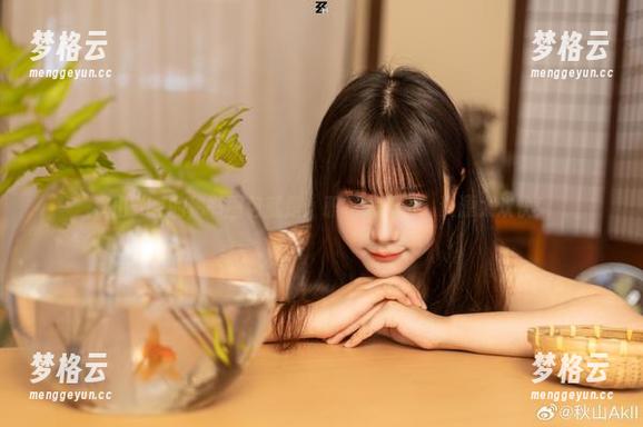 秋山AkI的秘书图包就是：职场太严肃，资源太欢快！
