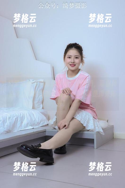 绮梦摄影 - 章章的最新空姐图册，带你体验高空与地面的无缝切换...基本是摔来摔去！