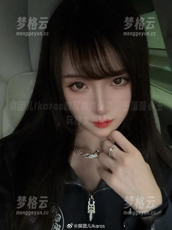 腐团儿Ikaros的写真集分享，玉藻前小玉，玩得太溜吧？