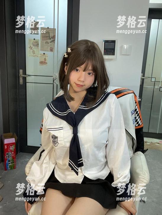 微密圈 - 套图里的“葱油饼er”灰T：看得我心里痒痒的，那姿势啊啊听说都很会撩。