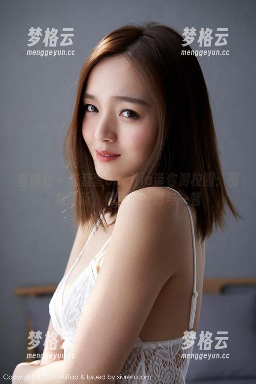 蜜桃社 - 陆萱萱Cecilia带你游校园：图集更新，偶遇的背影与一瞥