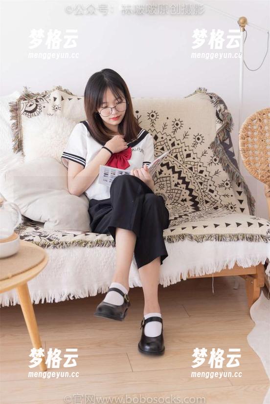 袜啵啵-小安 袜啵啵 - 美图更新来啦!小安用两双高跟鞋验证“美丽与痛苦相伴”的真理!